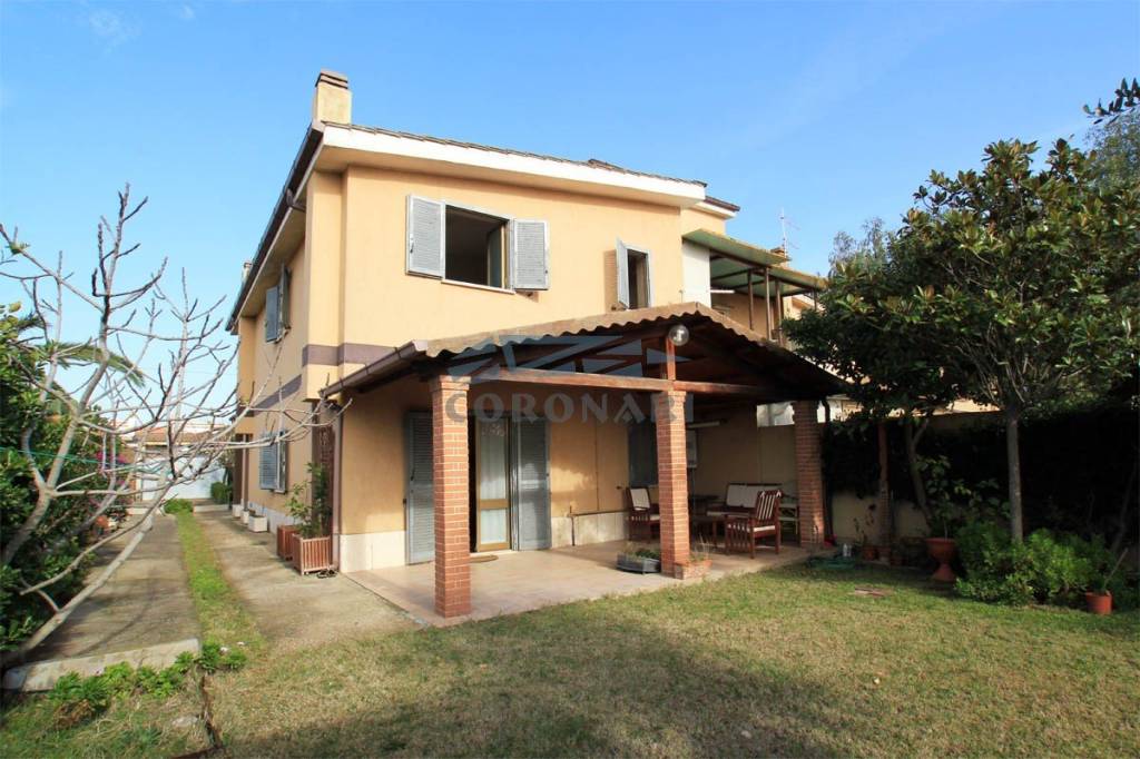 Villa in vendita a Fiumicino, 4 locali, prezzo € 320.000 | CambioCasa.it