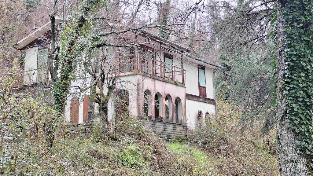 Villa in vendita a Rovegno, 8 locali, prezzo € 25.000 | PortaleAgenzieImmobiliari.it