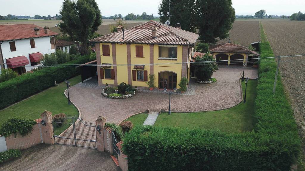 Villa in vendita a San Giorgio di Piano, 6 locali, Trattative riservate | PortaleAgenzieImmobiliari.it