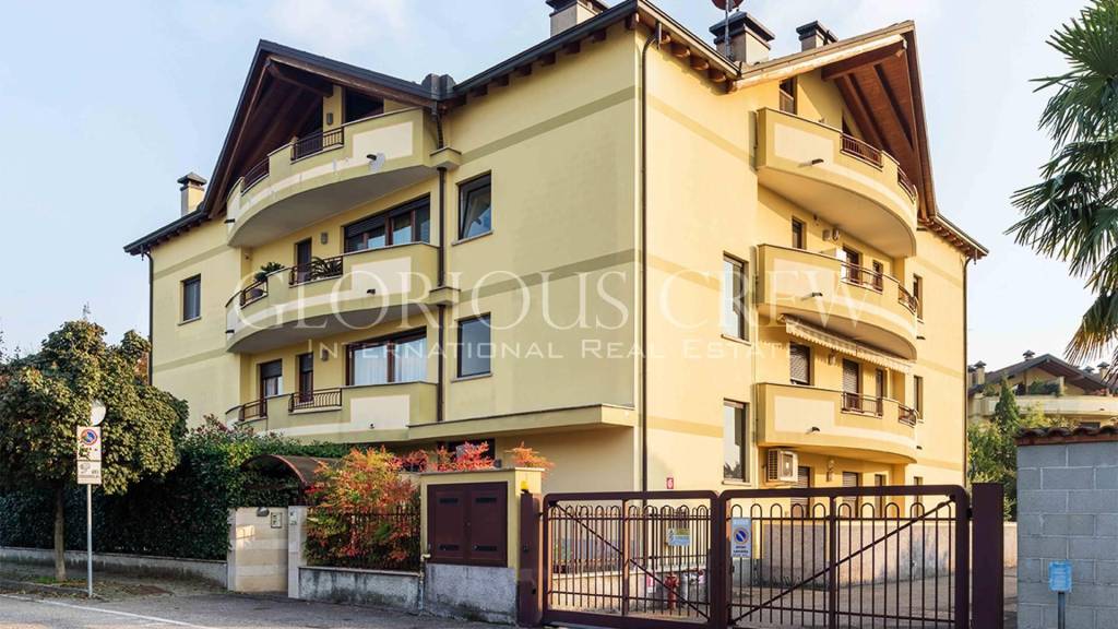 Appartamento in vendita a Santo Stefano Ticino, 10 locali, prezzo € 980.000 | CambioCasa.it
