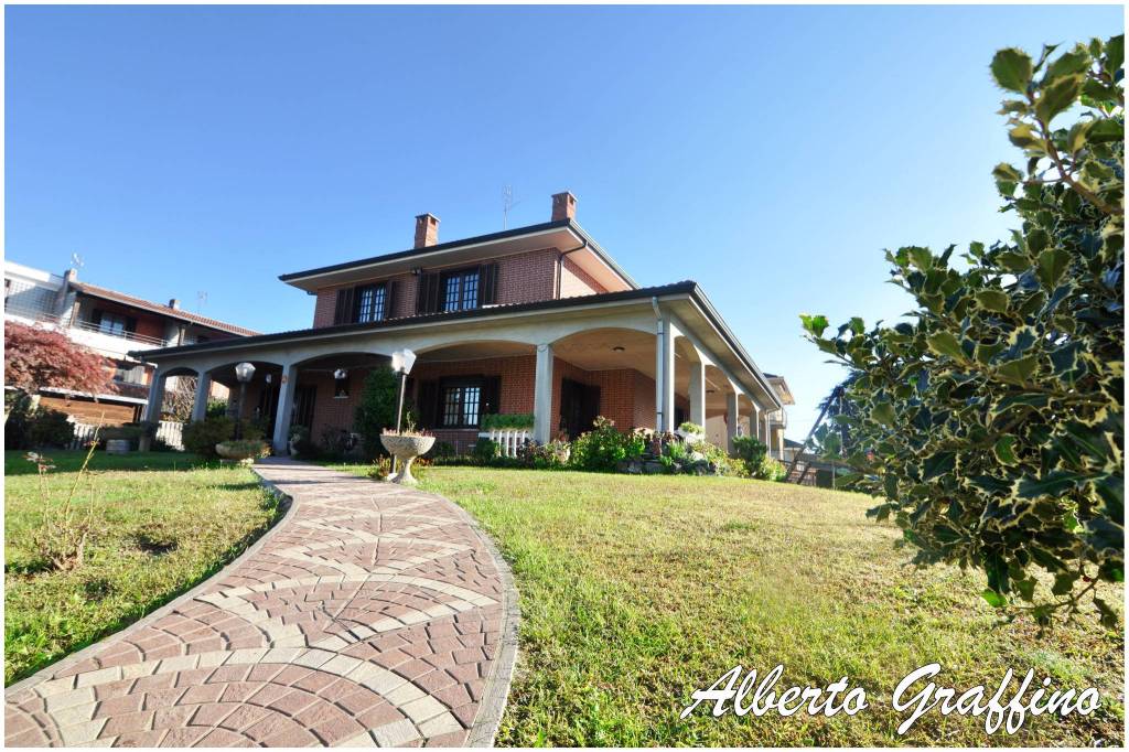 Villa in vendita a Montanaro, 11 locali, prezzo € 349.900 | PortaleAgenzieImmobiliari.it