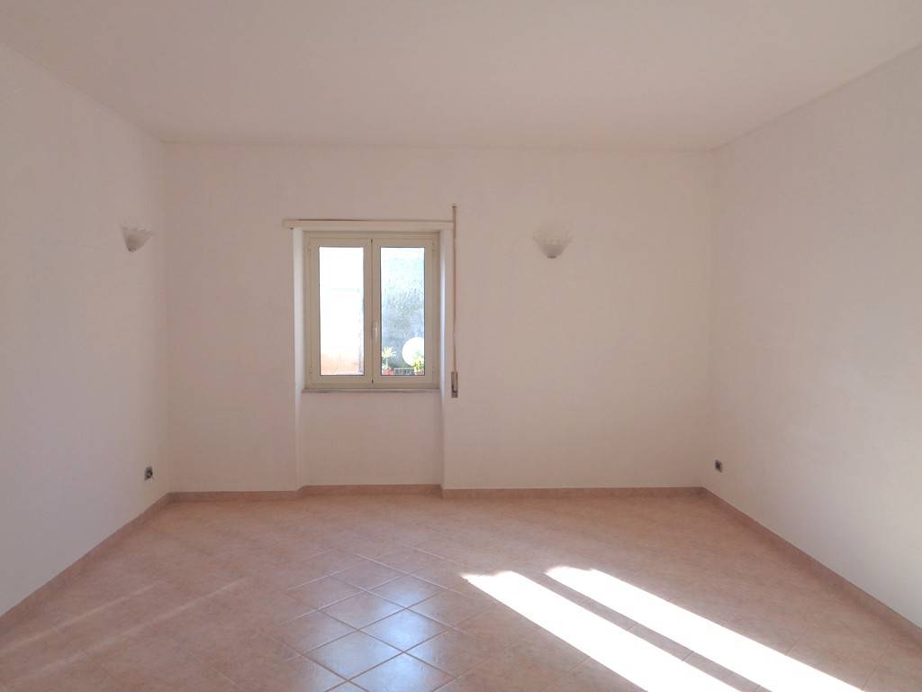 Appartamento in vendita a Bracciano, 3 locali, prezzo € 195.000 | CambioCasa.it