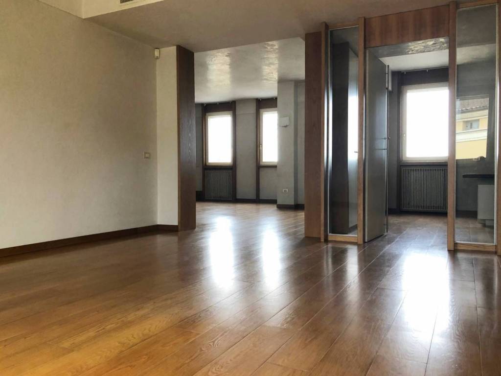Appartamento in vendita a Mantova, 8 locali, prezzo € 600.000 | PortaleAgenzieImmobiliari.it