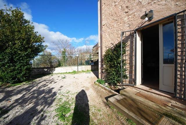 Rustico / Casale in vendita a Trevi, 6 locali, prezzo € 260.000 | CambioCasa.it