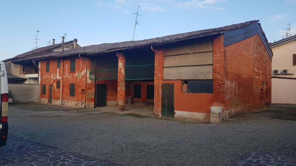 Rustico / Casale in vendita a Dovera, 10 locali, prezzo € 80.000 | PortaleAgenzieImmobiliari.it