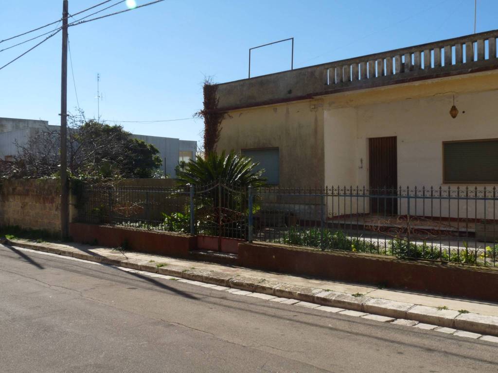 Villa in vendita a Alessano, 5 locali, prezzo € 130.000 | CambioCasa.it