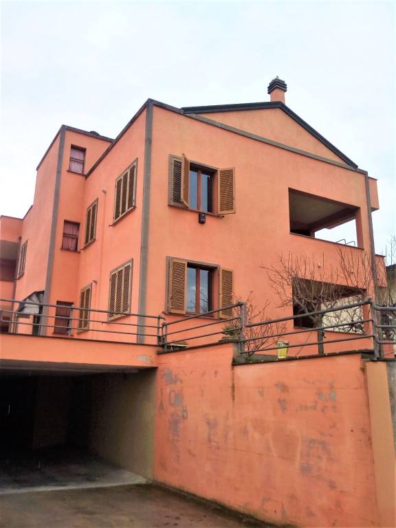 Appartamento in vendita a Foligno, 5 locali, prezzo € 150.000 | PortaleAgenzieImmobiliari.it