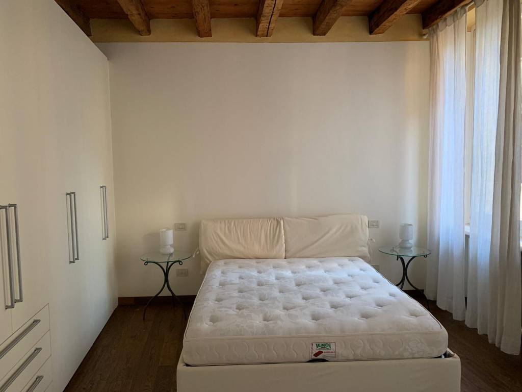 Appartamento in affitto a Verona, 2 locali, zona Zona: 2 . Veronetta, prezzo € 750 | CambioCasa.it