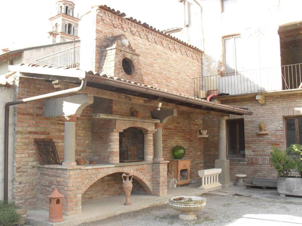 Rustico / Casale in vendita a Soresina, 5 locali, prezzo € 190.000 | CambioCasa.it