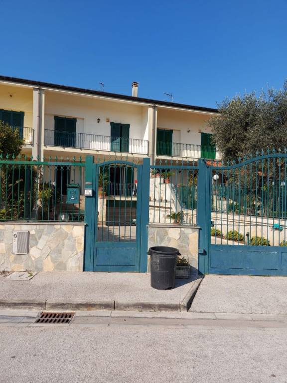 Villa a Schiera in vendita a Crispano, 4 locali, prezzo € 348.000 | CambioCasa.it