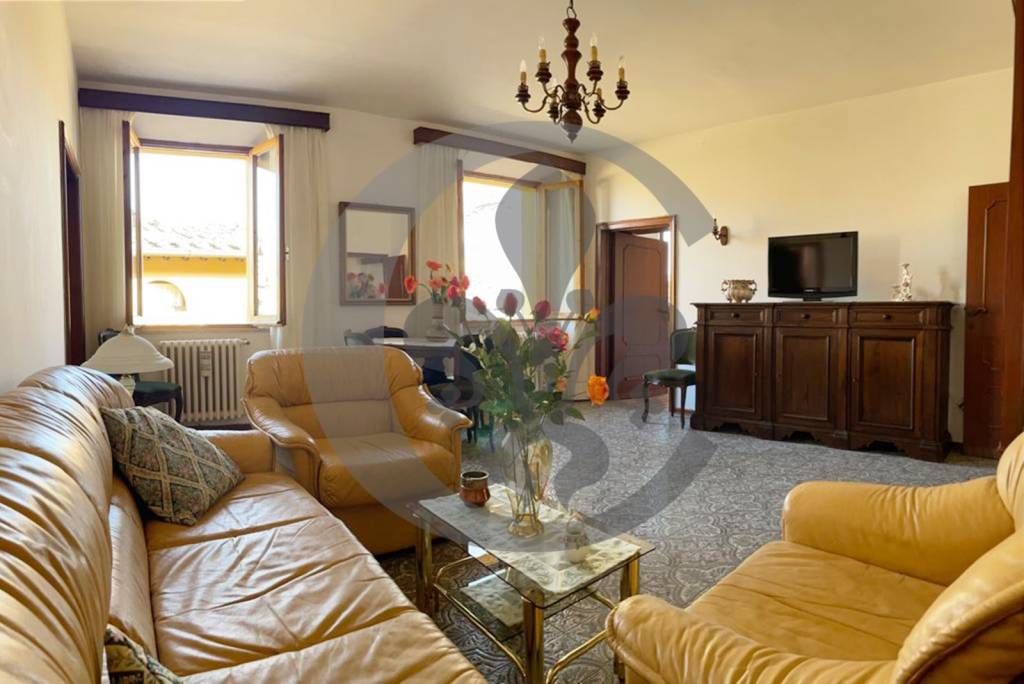 Appartamento in vendita a Chiusi, 6 locali, prezzo € 150.000 | PortaleAgenzieImmobiliari.it