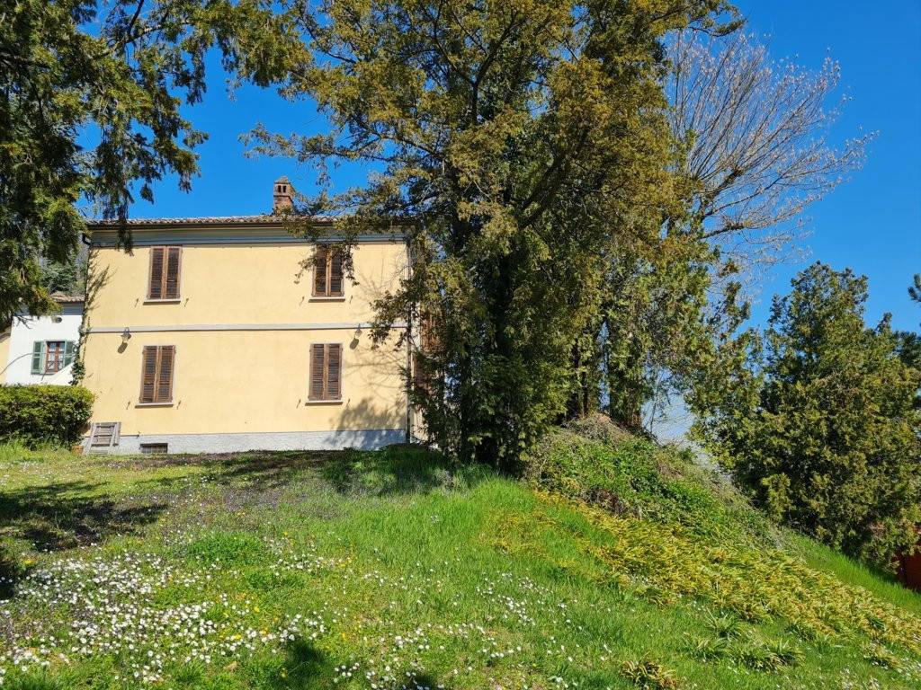 Villa in vendita a Montecalvo Versiggia, 8 locali, prezzo € 165.000 | PortaleAgenzieImmobiliari.it