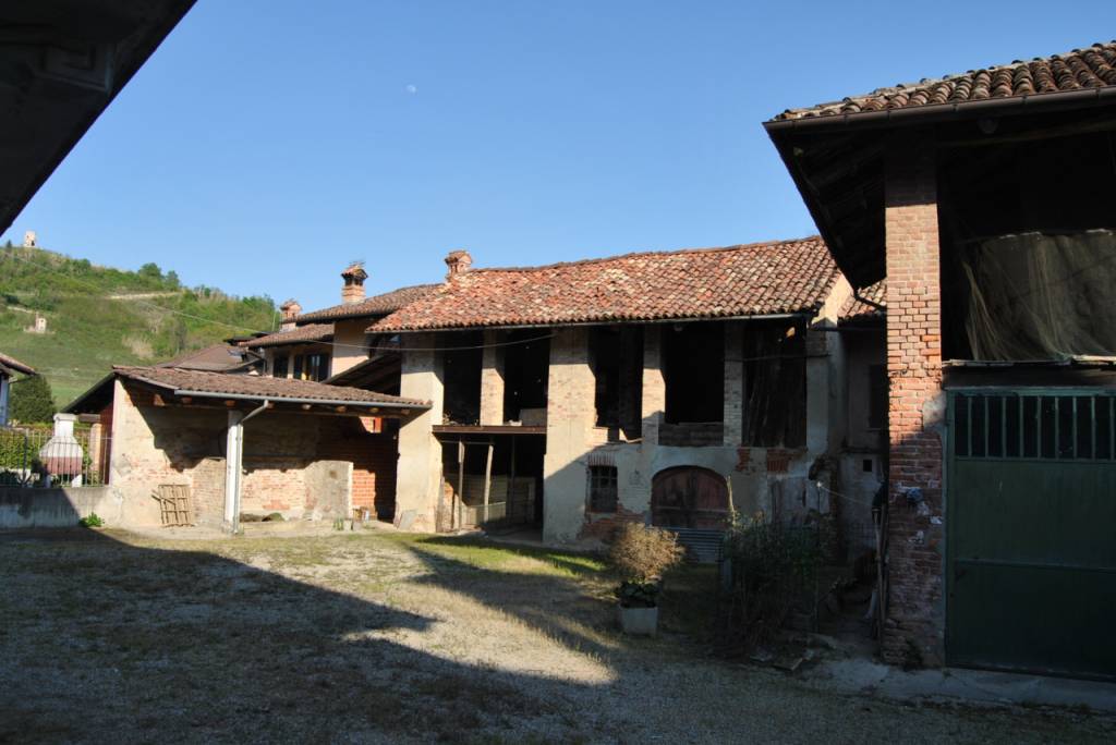 Rustico / Casale in vendita a Vezza d'Alba, 5 locali, prezzo € 130.000 | PortaleAgenzieImmobiliari.it