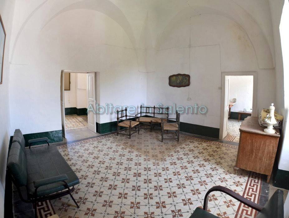 Appartamento in vendita a Castrignano del Capo, 9 locali, prezzo € 165.000 | CambioCasa.it