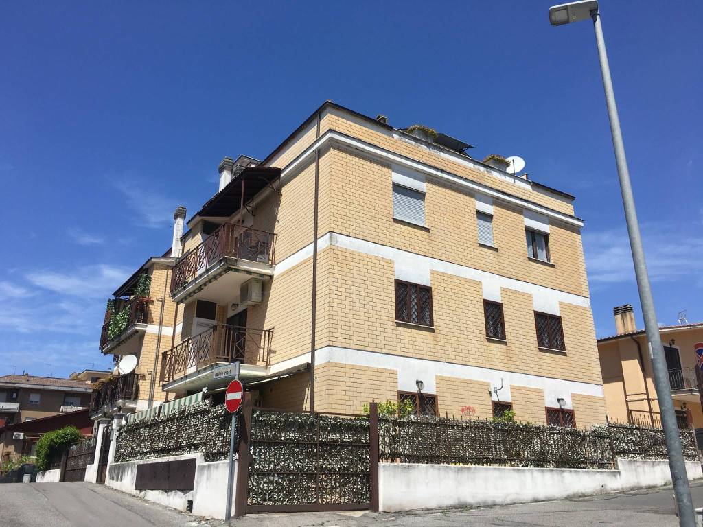 Appartamento in vendita a Castelnuovo di Porto, 2 locali, prezzo € 45.000 | CambioCasa.it
