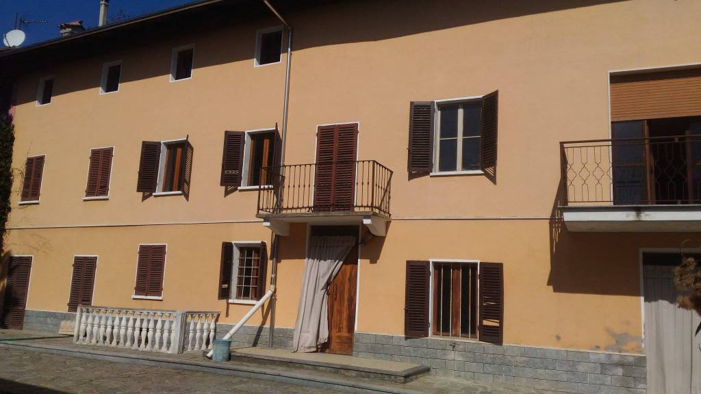 Rustico / Casale in vendita a Govone, 7 locali, prezzo € 120.000 | CambioCasa.it
