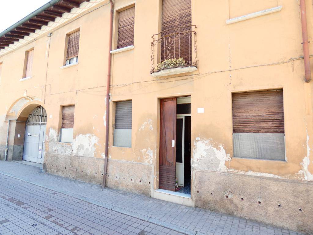 Soluzione Indipendente in vendita a San Giorgio su Legnano, 13 locali, prezzo € 200.000 | PortaleAgenzieImmobiliari.it