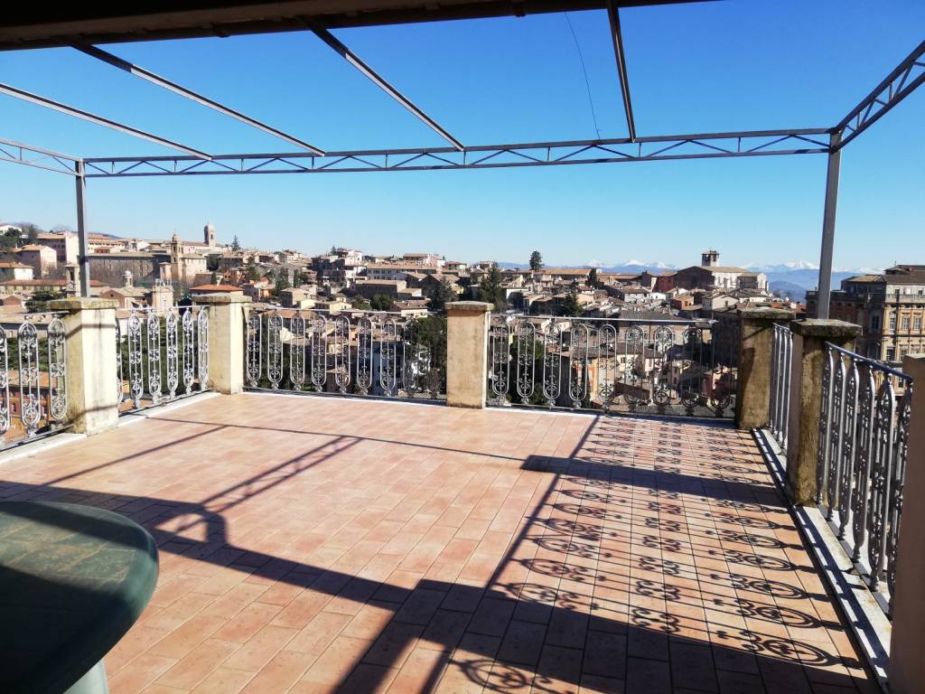 Appartamento in vendita a Perugia, 6 locali, Trattative riservate | PortaleAgenzieImmobiliari.it