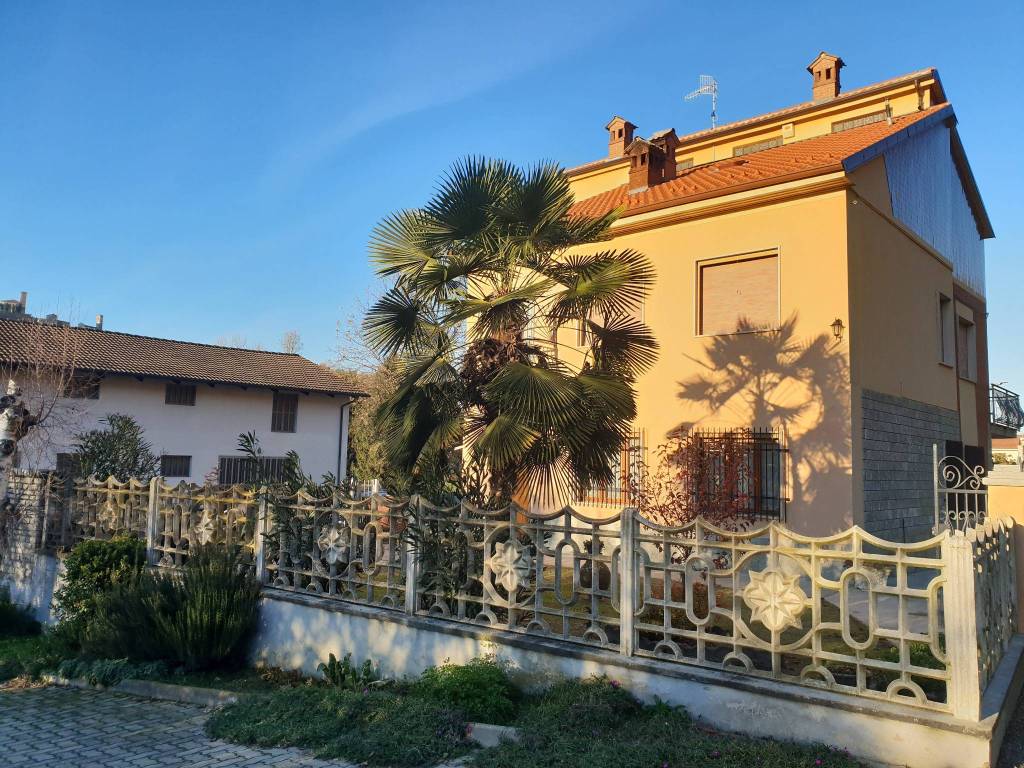 Villa in vendita a Cisterna d'Asti, 7 locali, prezzo € 290.000 | PortaleAgenzieImmobiliari.it