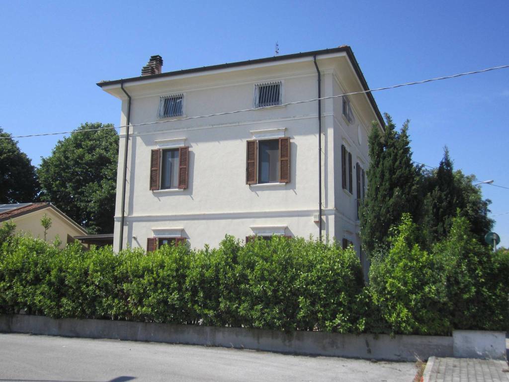 Villa in vendita a Fano, 6 locali, prezzo € 415.000 | PortaleAgenzieImmobiliari.it