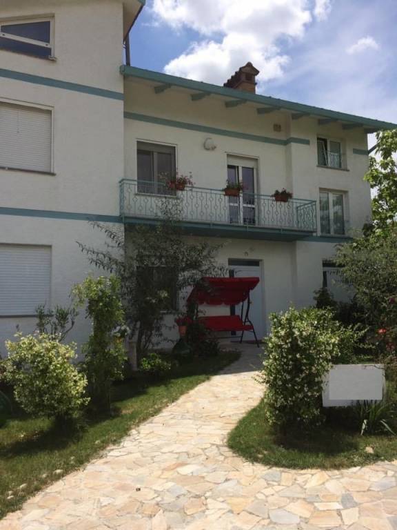 Villa in vendita a Montefalco, 10 locali, prezzo € 350.000 | PortaleAgenzieImmobiliari.it