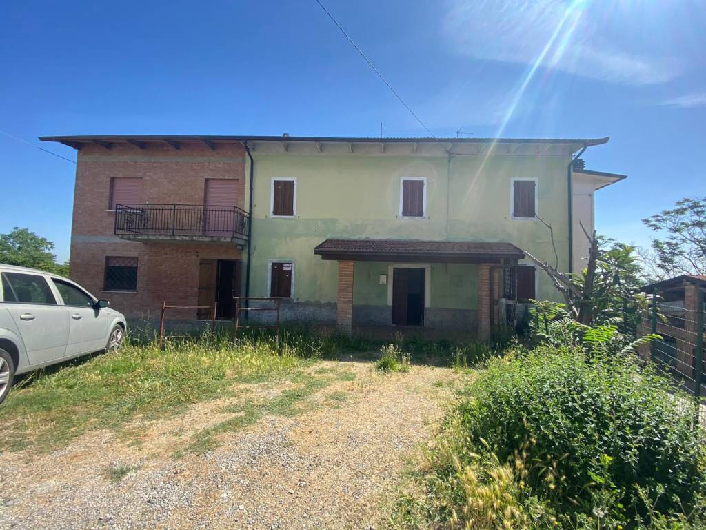 Rustico / Casale in vendita a Castellarano, 7 locali, prezzo € 160.000 | PortaleAgenzieImmobiliari.it