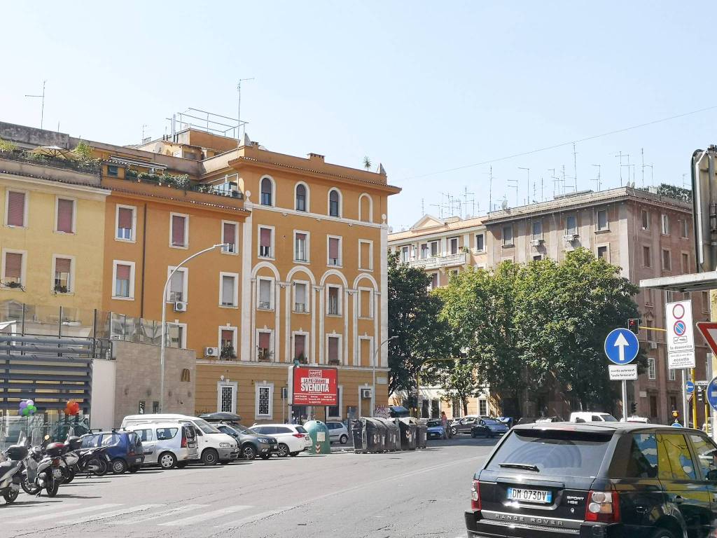 Appartamento in affitto a Roma, 4 locali, zona Zona: 25 . Trastevere - Testaccio, prezzo € 1.100 | CambioCasa.it