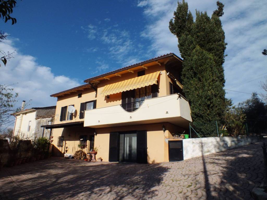 Villa in vendita a Ripa Teatina, 7 locali, prezzo € 175.000 | CambioCasa.it