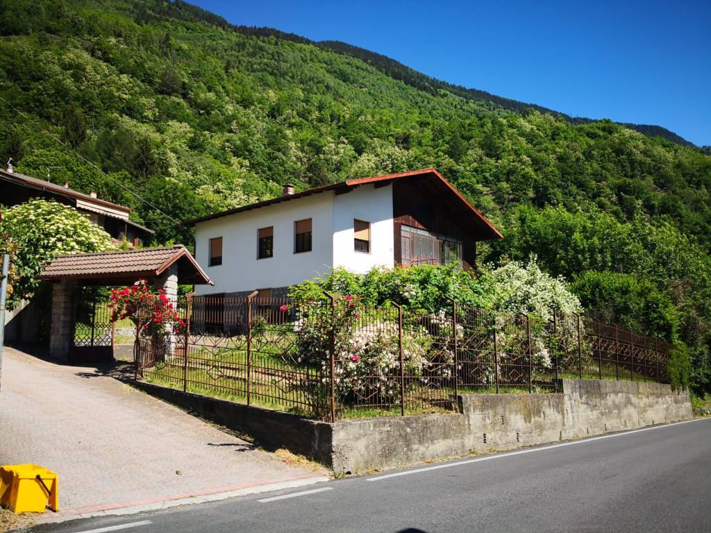 Villa in vendita a Edolo, 11 locali, prezzo € 168.000 | PortaleAgenzieImmobiliari.it