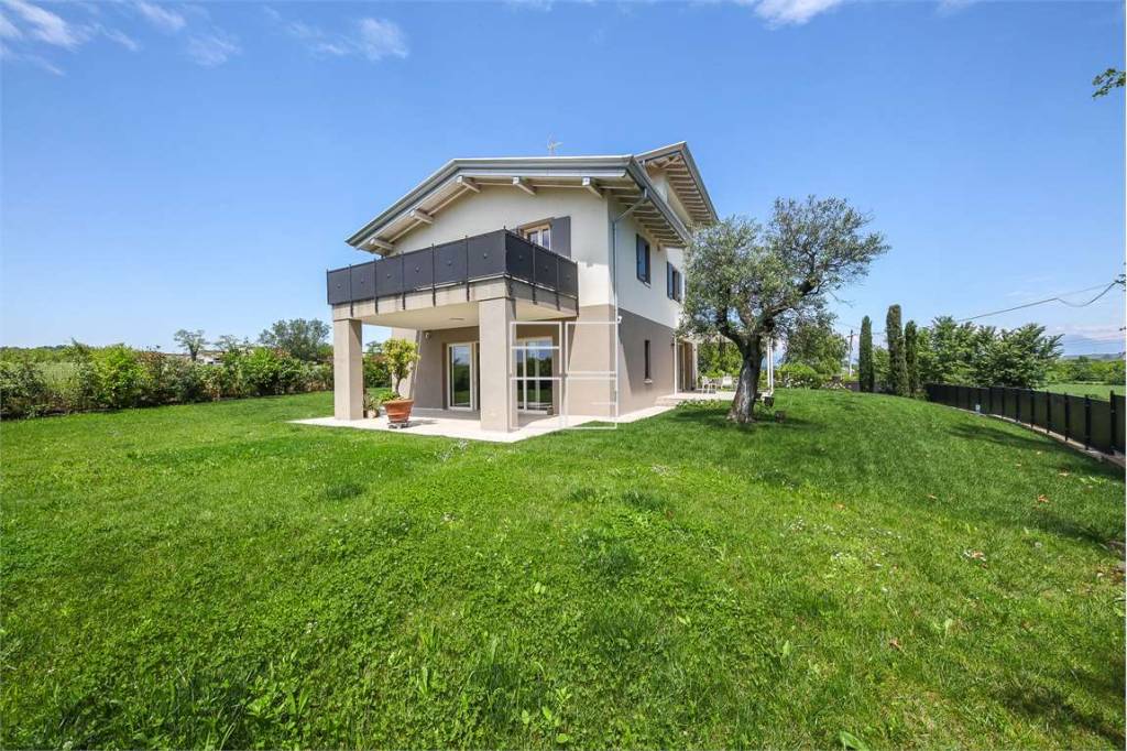 Villa in vendita a Lonato, 13 locali, prezzo € 840.000 | PortaleAgenzieImmobiliari.it