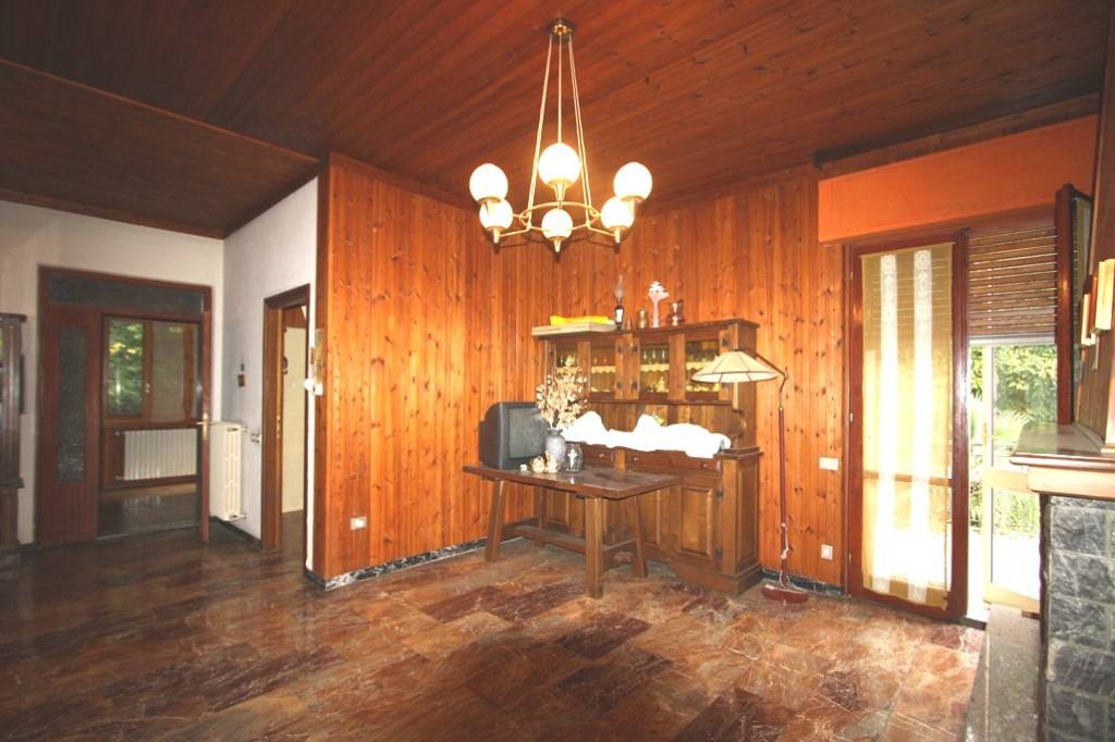 Villa in vendita a Brunate, 7 locali, prezzo € 320.000 | PortaleAgenzieImmobiliari.it