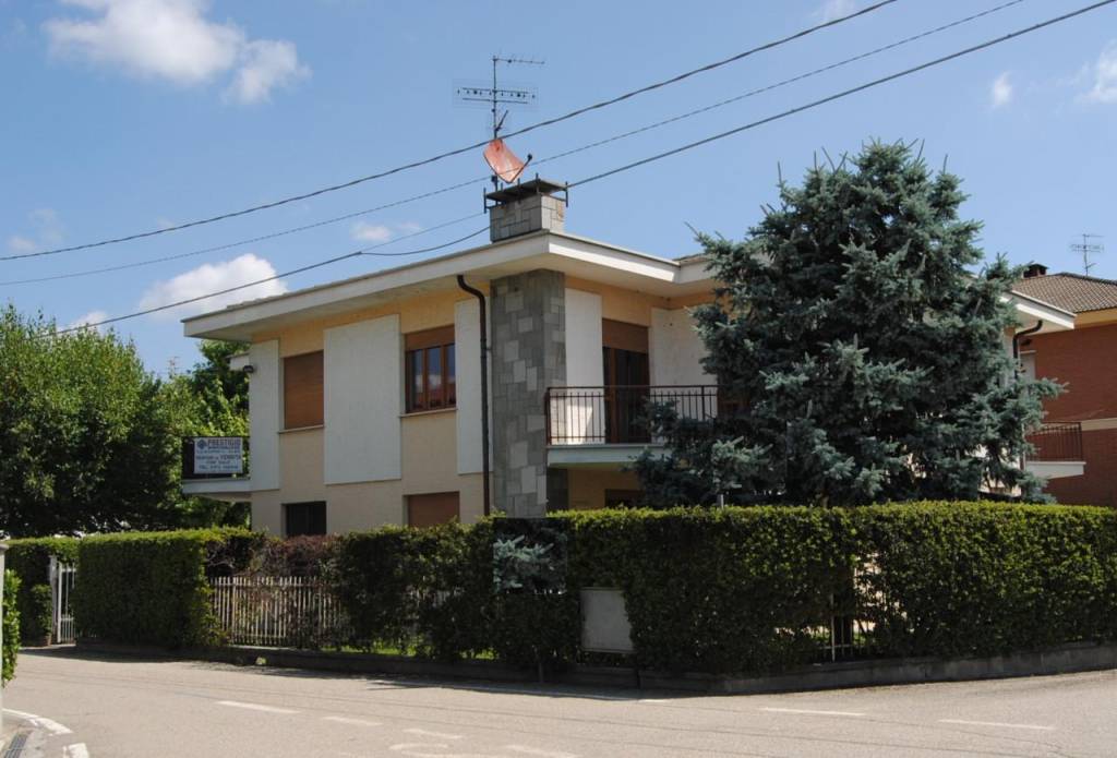 Appartamento in vendita a Alba, 6 locali, prezzo € 170.000 | PortaleAgenzieImmobiliari.it