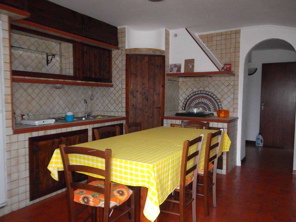 Appartamento in vendita a Anguillara Sabazia, 3 locali, prezzo € 125.000 | CambioCasa.it