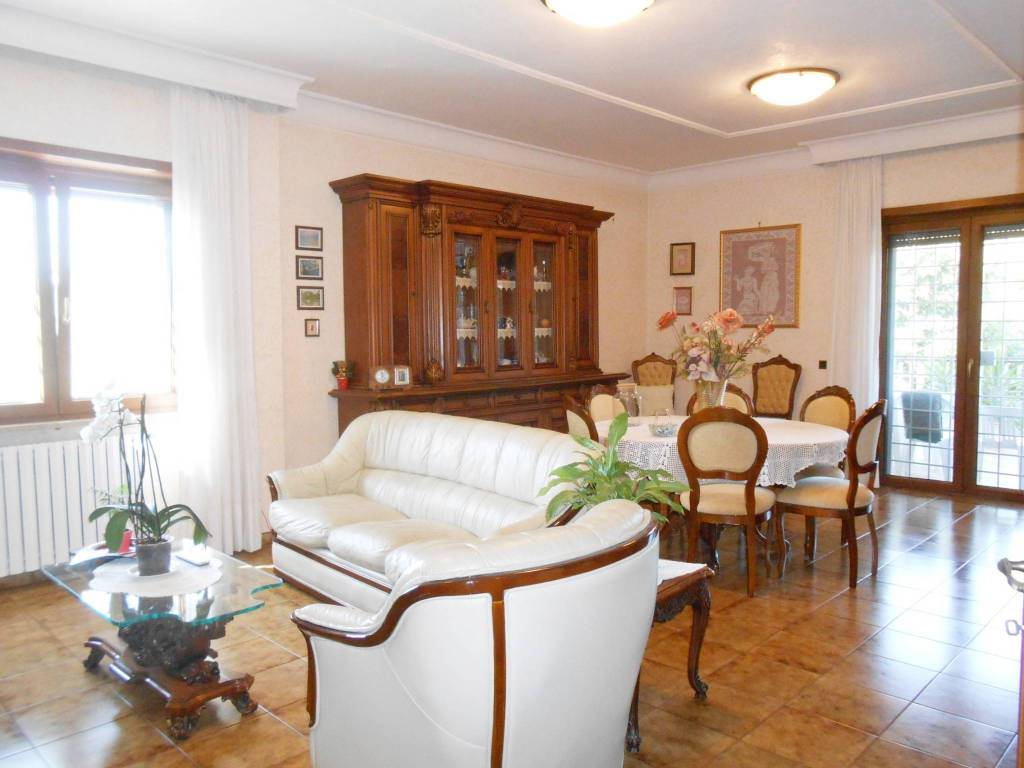 Appartamento in vendita a Roma, 4 locali, prezzo € 199.000 | CambioCasa.it