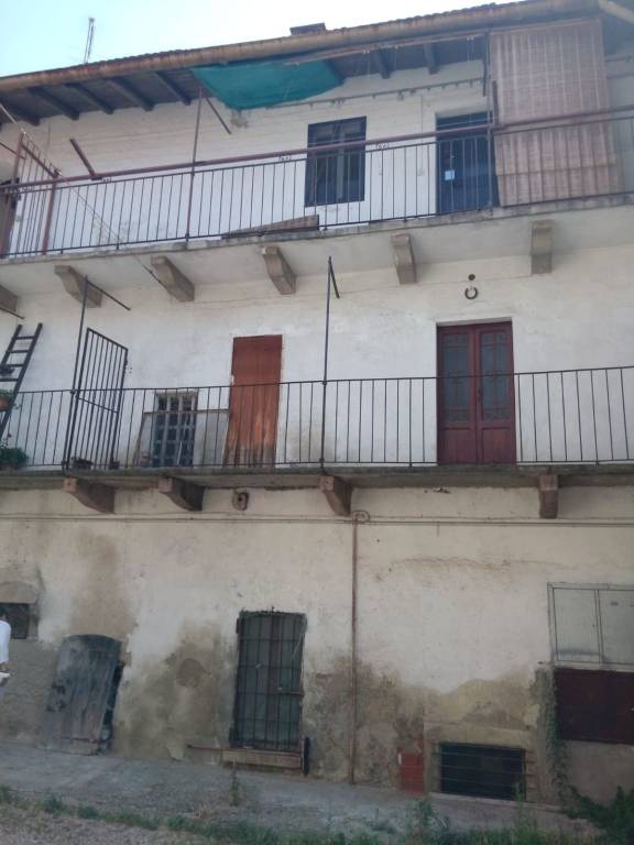 Appartamento in vendita a Arcisate, 3 locali, prezzo € 30.000 | PortaleAgenzieImmobiliari.it