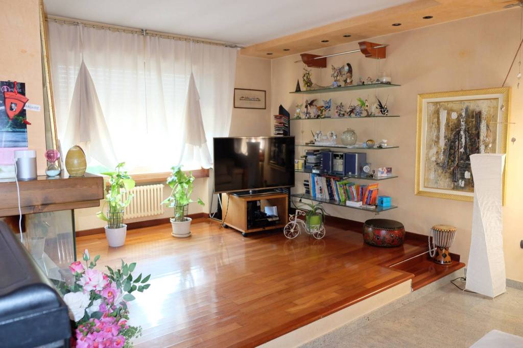 Appartamento in vendita a Sirmione, 4 locali, prezzo € 340.000 | PortaleAgenzieImmobiliari.it
