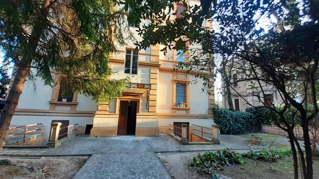 Appartamento in vendita a Foligno, 5 locali, prezzo € 210.000 | PortaleAgenzieImmobiliari.it