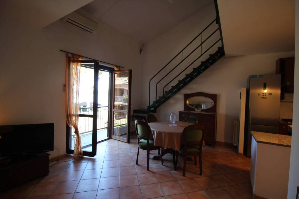 Appartamento in vendita a Anguillara Sabazia, 3 locali, prezzo € 145.000 | CambioCasa.it