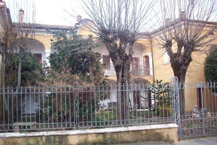 Villa in vendita a San Giorgio Piacentino, 8 locali, prezzo € 820.500 | CambioCasa.it