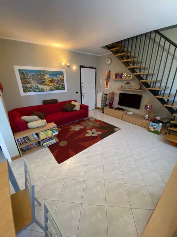 Appartamento in vendita a Villa Guardia, 3 locali, prezzo € 173.000 | CambioCasa.it
