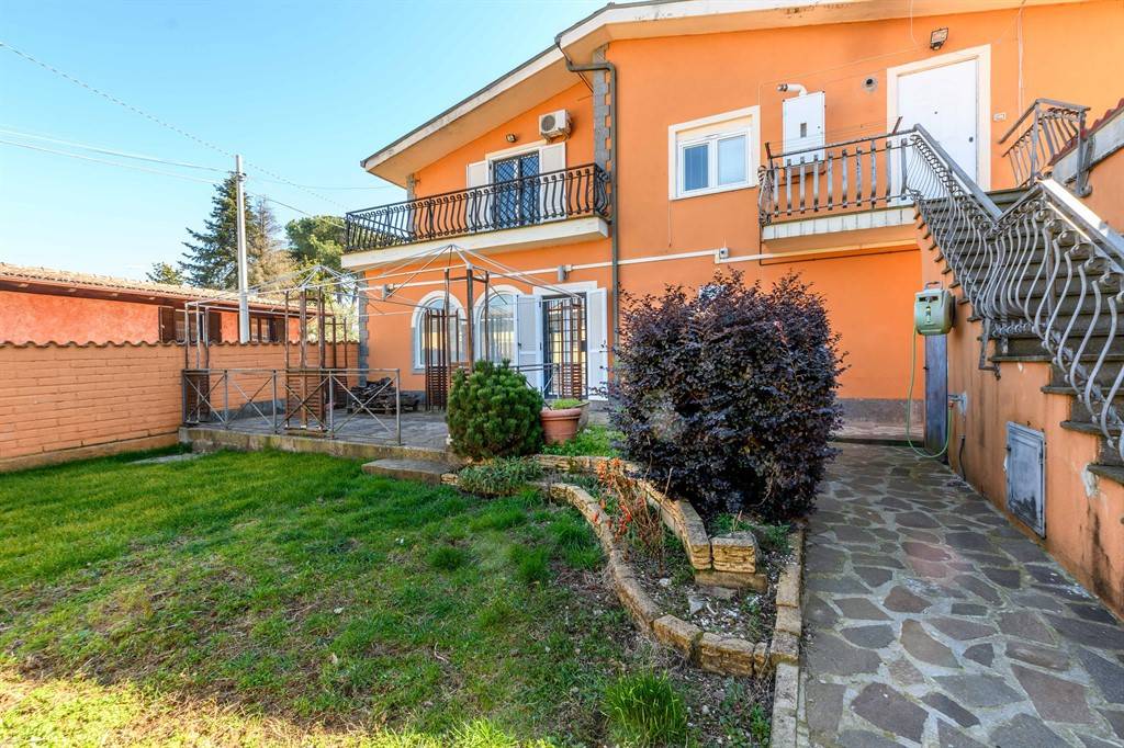 Villa in vendita a San Cesareo, 15 locali, prezzo € 390.000 | CambioCasa.it