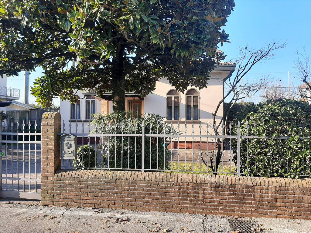 Villa in vendita a Castelfranco Veneto, 5 locali, prezzo € 320.000 | PortaleAgenzieImmobiliari.it