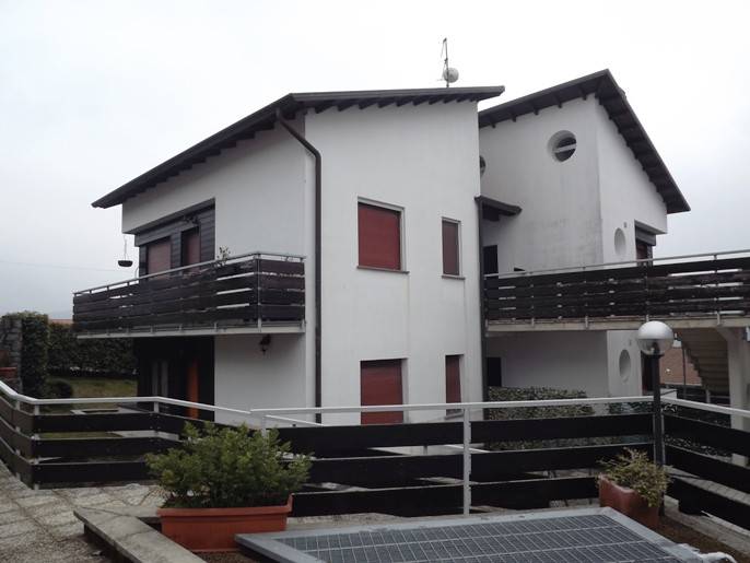 Appartamento in vendita a Val Brembilla, 3 locali, prezzo € 49.000 | PortaleAgenzieImmobiliari.it