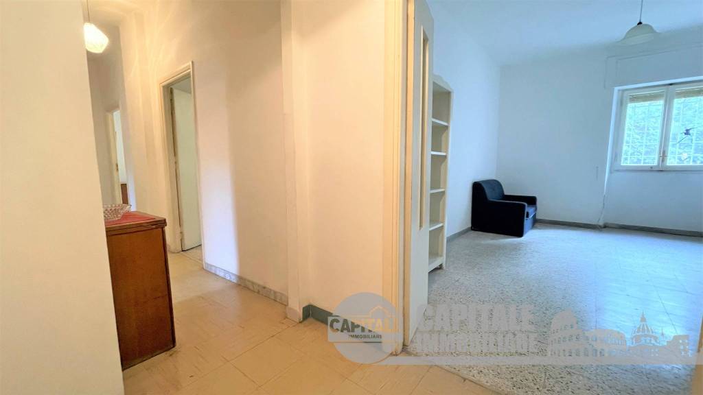 Appartamento in vendita a Roma, 4 locali, zona Zona: 20 . Marconi - Ostiense, prezzo € 255.000 | CambioCasa.it