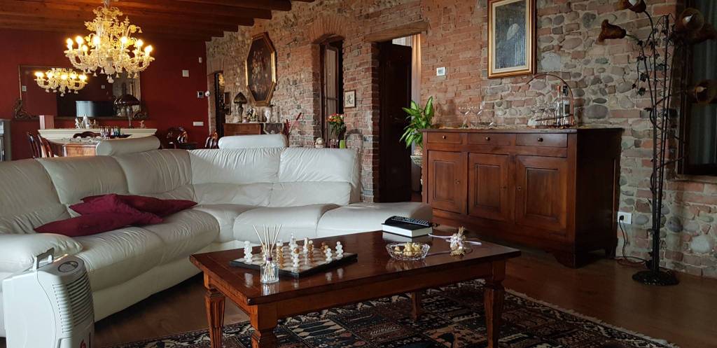 Rustico / Casale in vendita a Dovera, 6 locali, prezzo € 349.000 | PortaleAgenzieImmobiliari.it