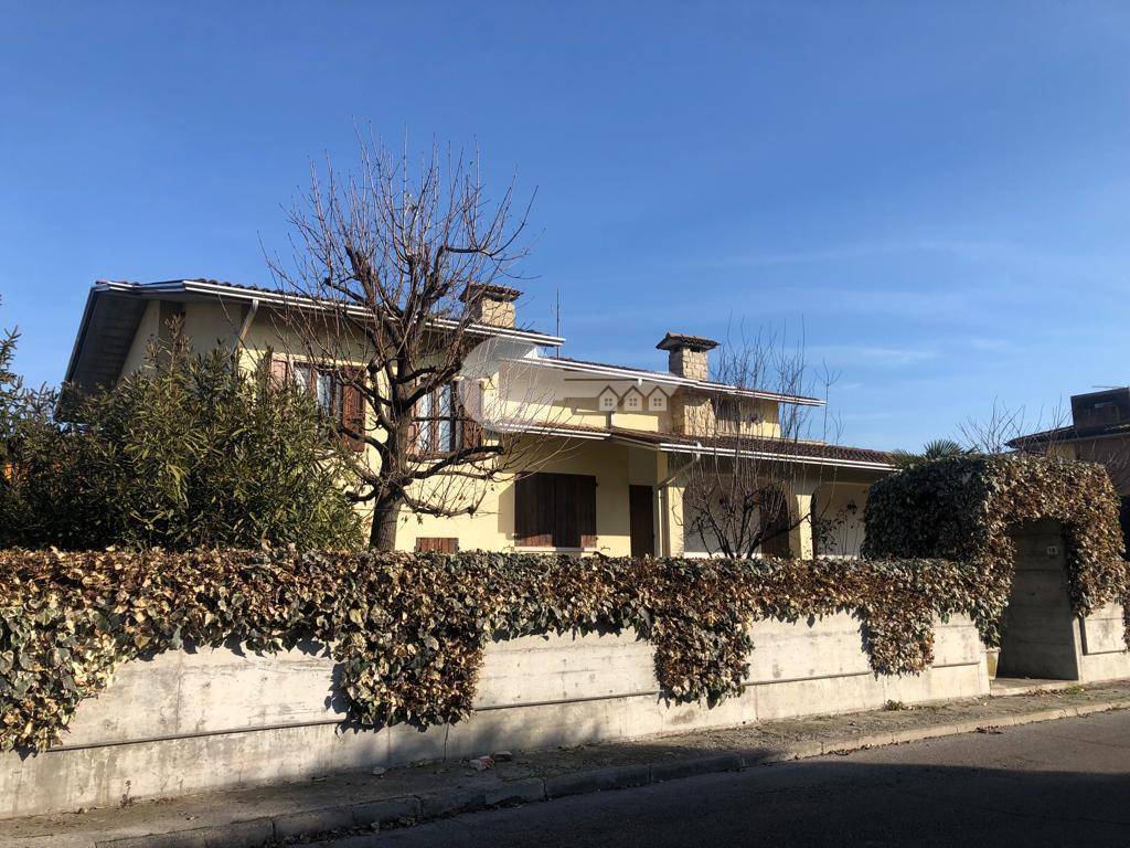 Villa in vendita a Castel Goffredo, 6 locali, prezzo € 380.000 | PortaleAgenzieImmobiliari.it