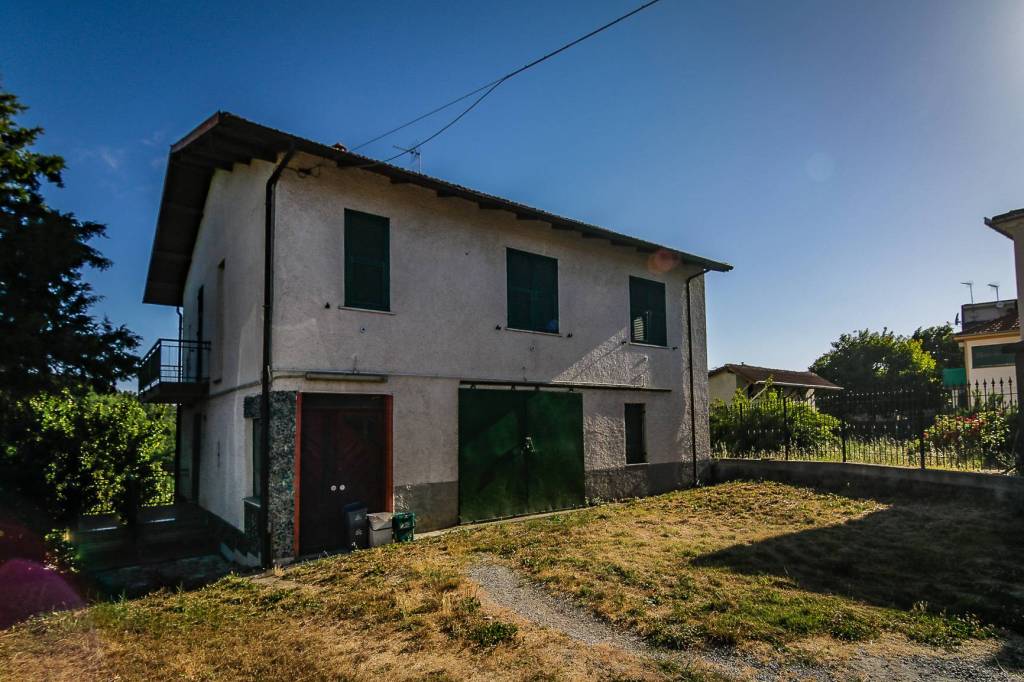 Villa in vendita a Piana Crixia, 4 locali, prezzo € 98.000 | CambioCasa.it