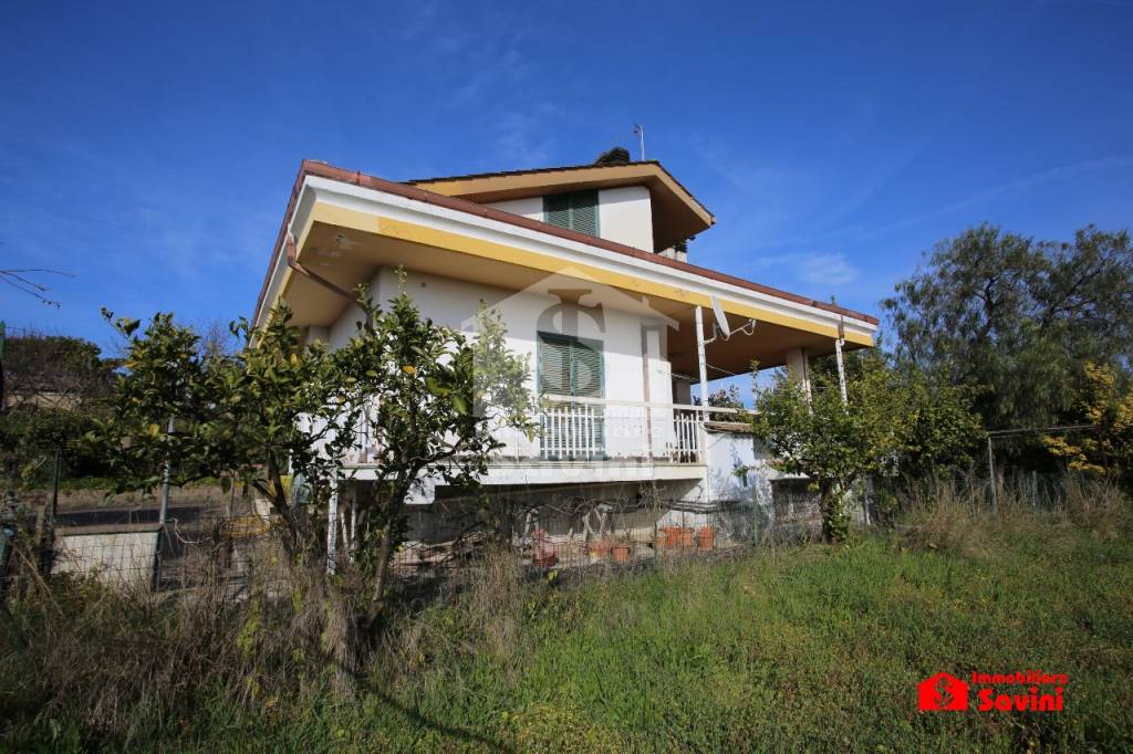 Villa in vendita a Genzano di Roma, 4 locali, prezzo € 190.000 | CambioCasa.it