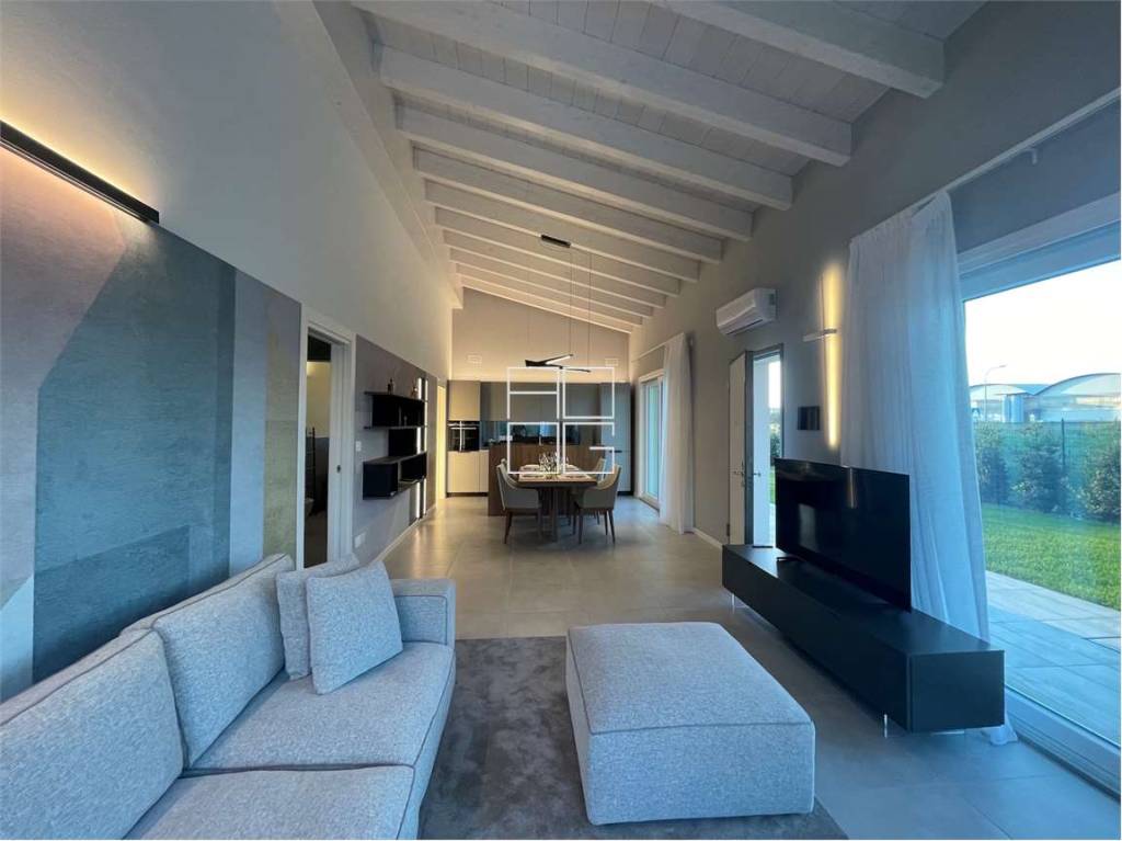 Villa in vendita a Puegnago sul Garda, 5 locali, prezzo € 649.000 | PortaleAgenzieImmobiliari.it