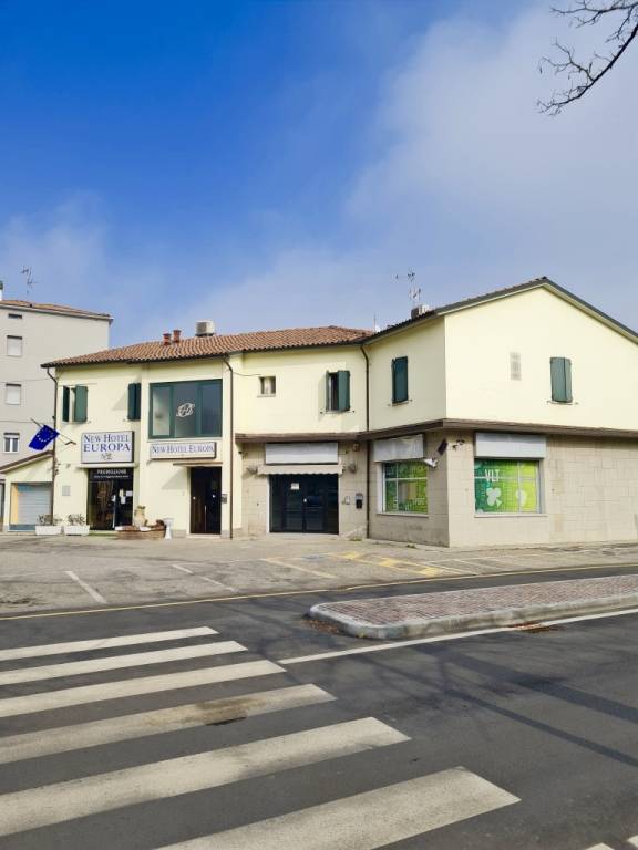 Palazzo / Stabile in vendita a Crevalcore, 6 locali, prezzo € 1.050.000 | PortaleAgenzieImmobiliari.it
